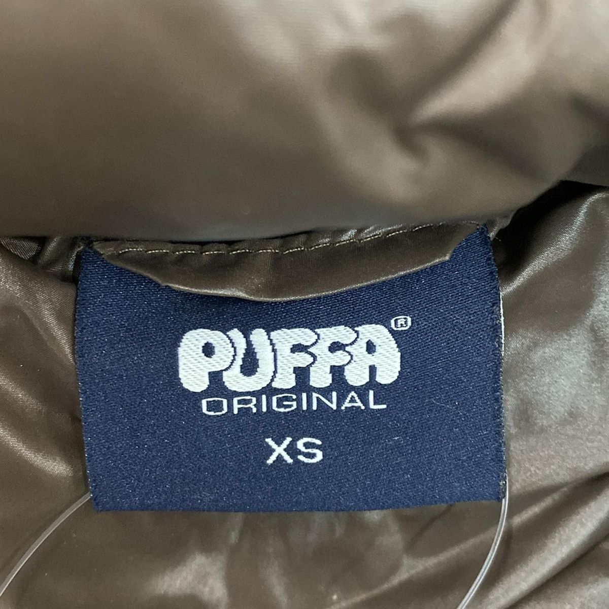 厚みのある PUFFA パッファ ダウンコート サイズXS レディース - ダークブラウン 長袖 刺繍 ロング丈 ジップアップ 冬