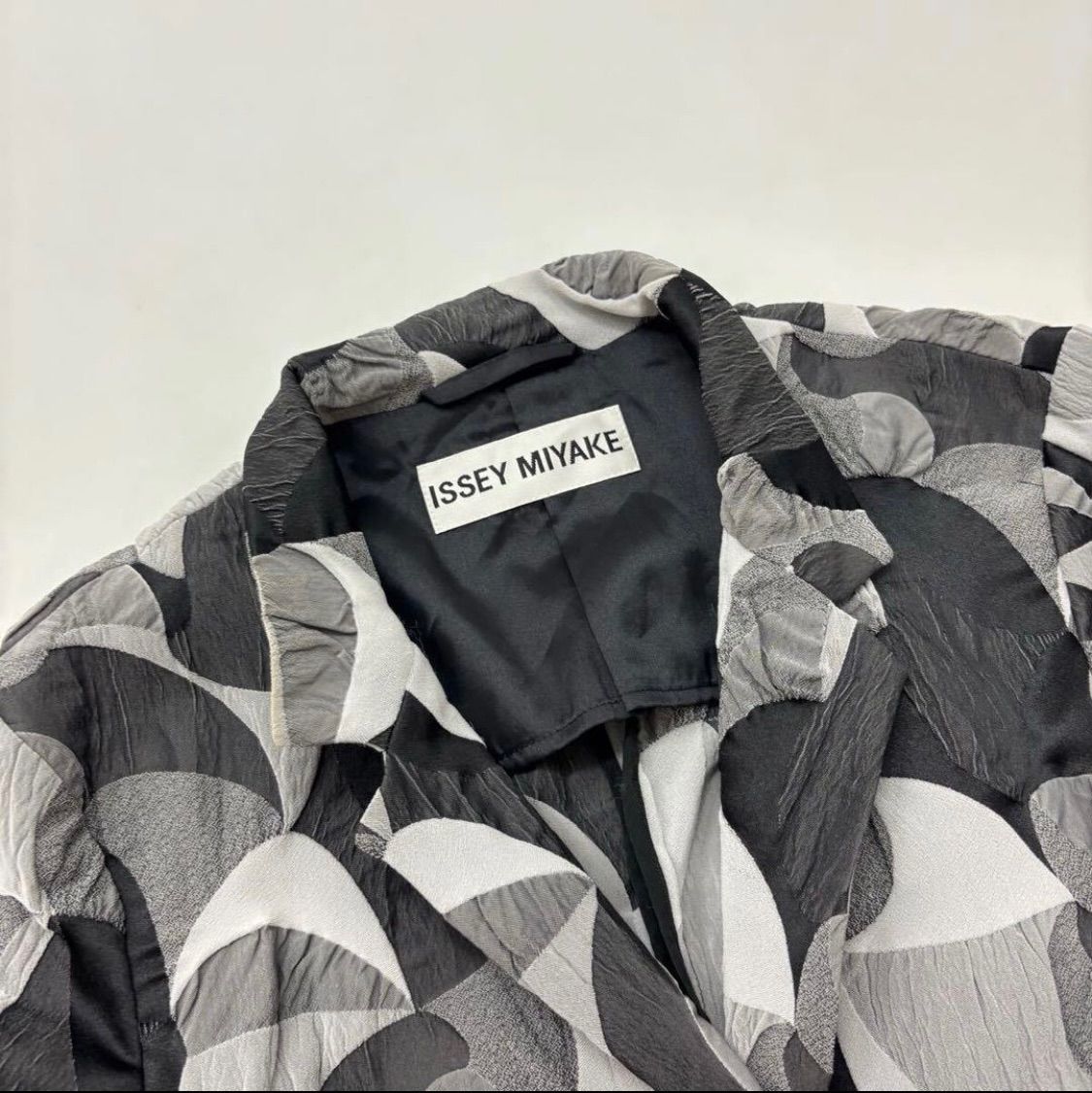 希少　ISSEY MIYAKE イッセイミヤケ マルチカラーテーラードジャケット 中古・古着通販】ISSEY MIYAKE (イッセイミヤケ) ジャケット マルチ