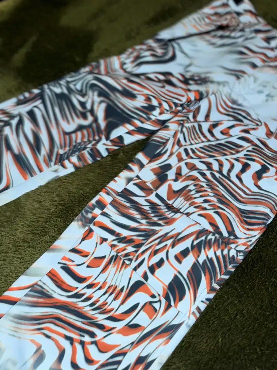 グラフィック エンブロイダリー