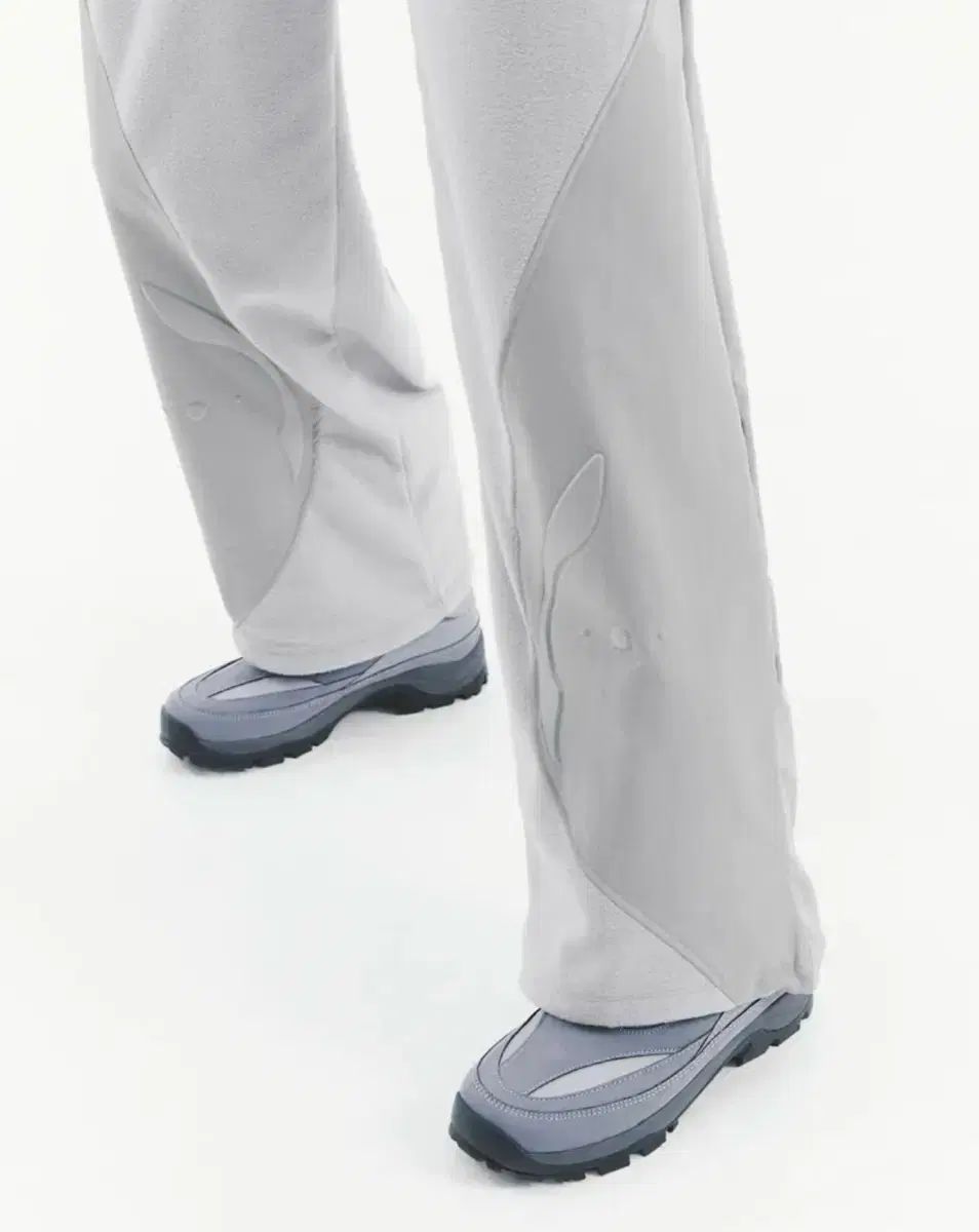 エンボスフリースパンツ グレー