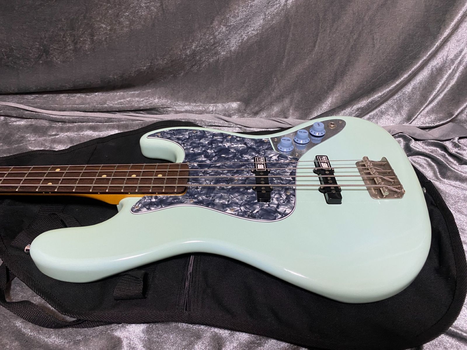 Seymour Duncanピックアップ搭載