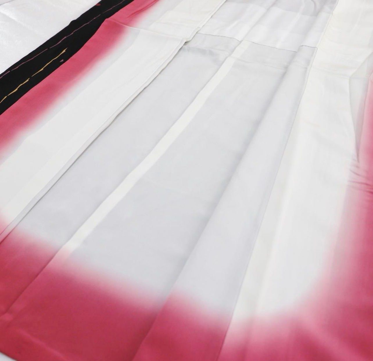 正絹小紋 変わりよろけ縞にドット模様