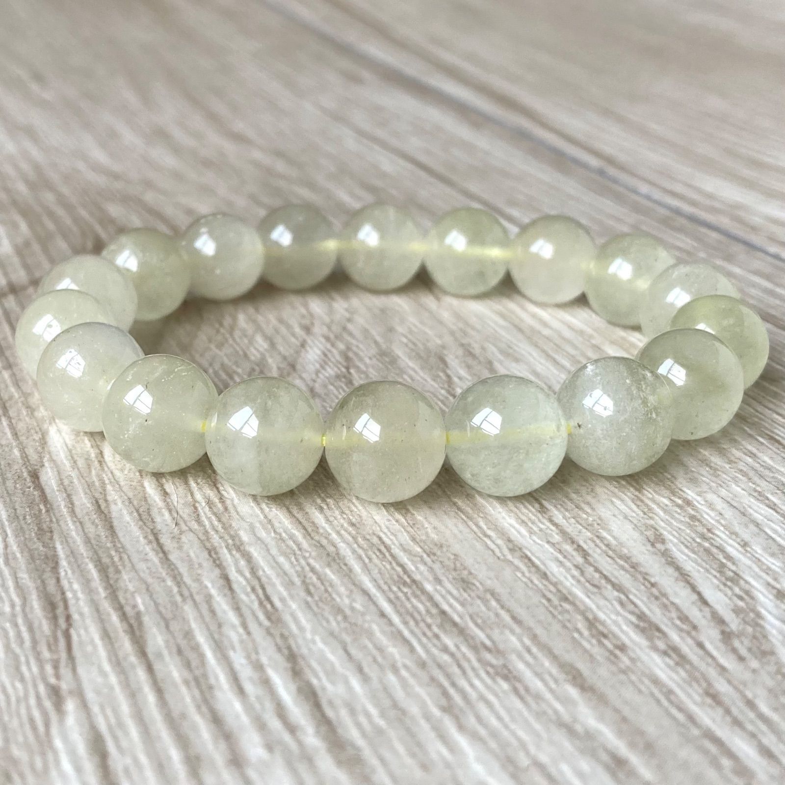 ポジティブなエネルギーで癒しを得る リビアングラス パワーストーンブレスレット