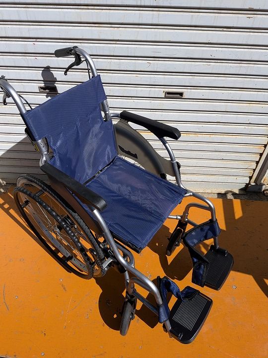 一部地域を除く 自走式車椅子 カルティマ 紺 CRT-5 KM-25-1023-06