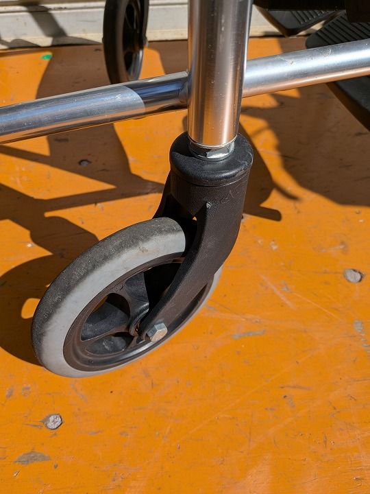 一部地域を除く 介助型車いす