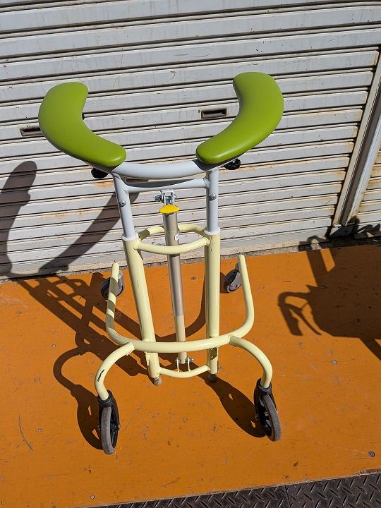 一部地域を除く 日進医療器 室内用歩行器 トレウォークスリム KM-25-1023-08