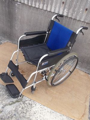 送料無料 一部地域を除く ミキ ノーパンク標準自走式車椅子 BAL1 TS-25-1027-06