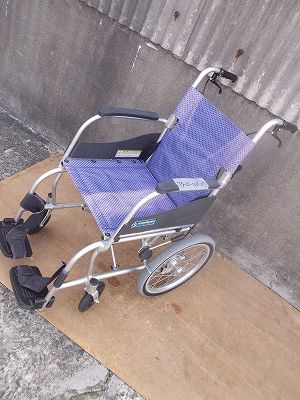 一部地域を除く 介助用 軽量車椅子 ふわりす KF16-40SB シ−トやけあり TS-25-1027-07