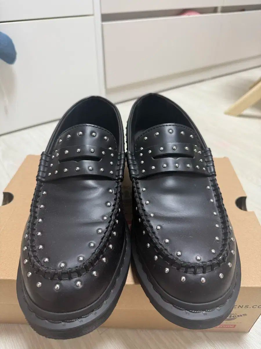 シュプリーム DR. MARTENS スタッズ ファン ローファー 280