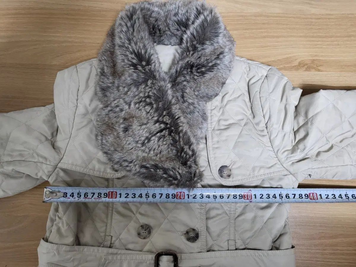  バーバリー キッズ アイボリー キルティング ファー トリム コート 10 y その他 ジャケット ブルゾン