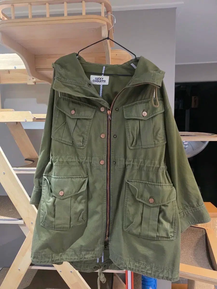 LUCKY CHOUETTE ラッキーシュエトゥ カーキ色 マウンテンパーカー