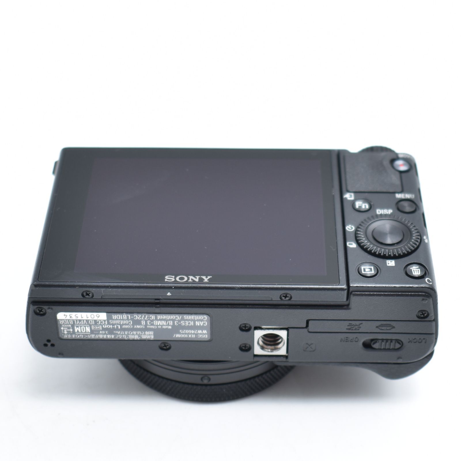 180度チルト可動式液晶モニター 4