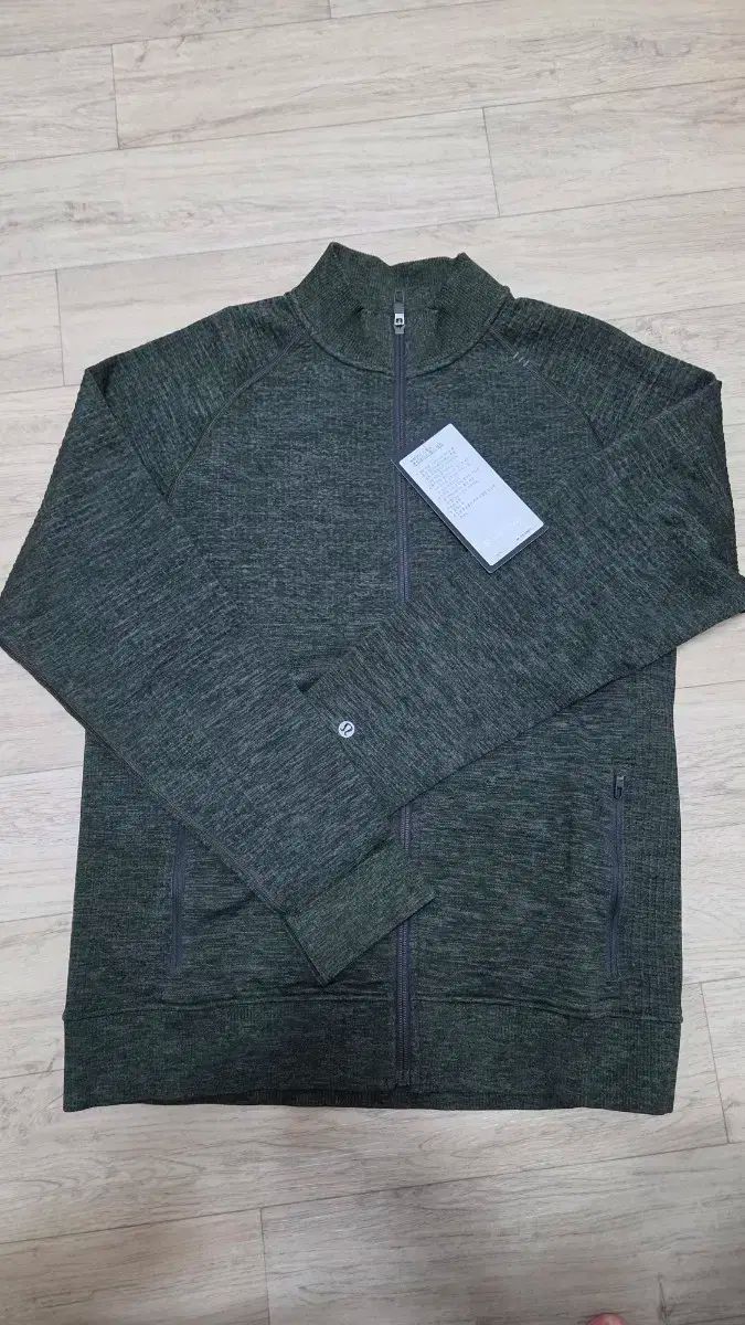 ルルレモン エンジニアード ワークス ジャケット グリーン S 95 サイズ