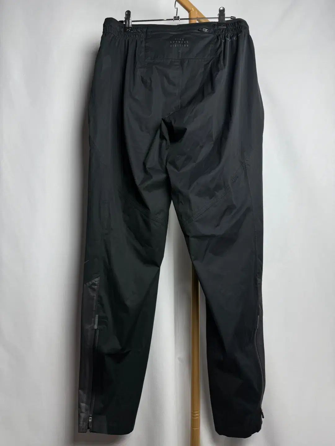 ディヴィジョン パンツ
