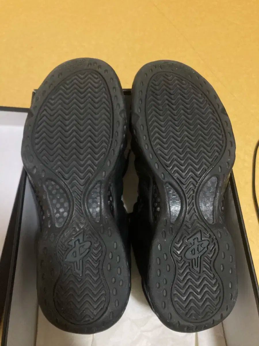 エアフォームポジット ONE アンド アンスラサイト オールブラック 270