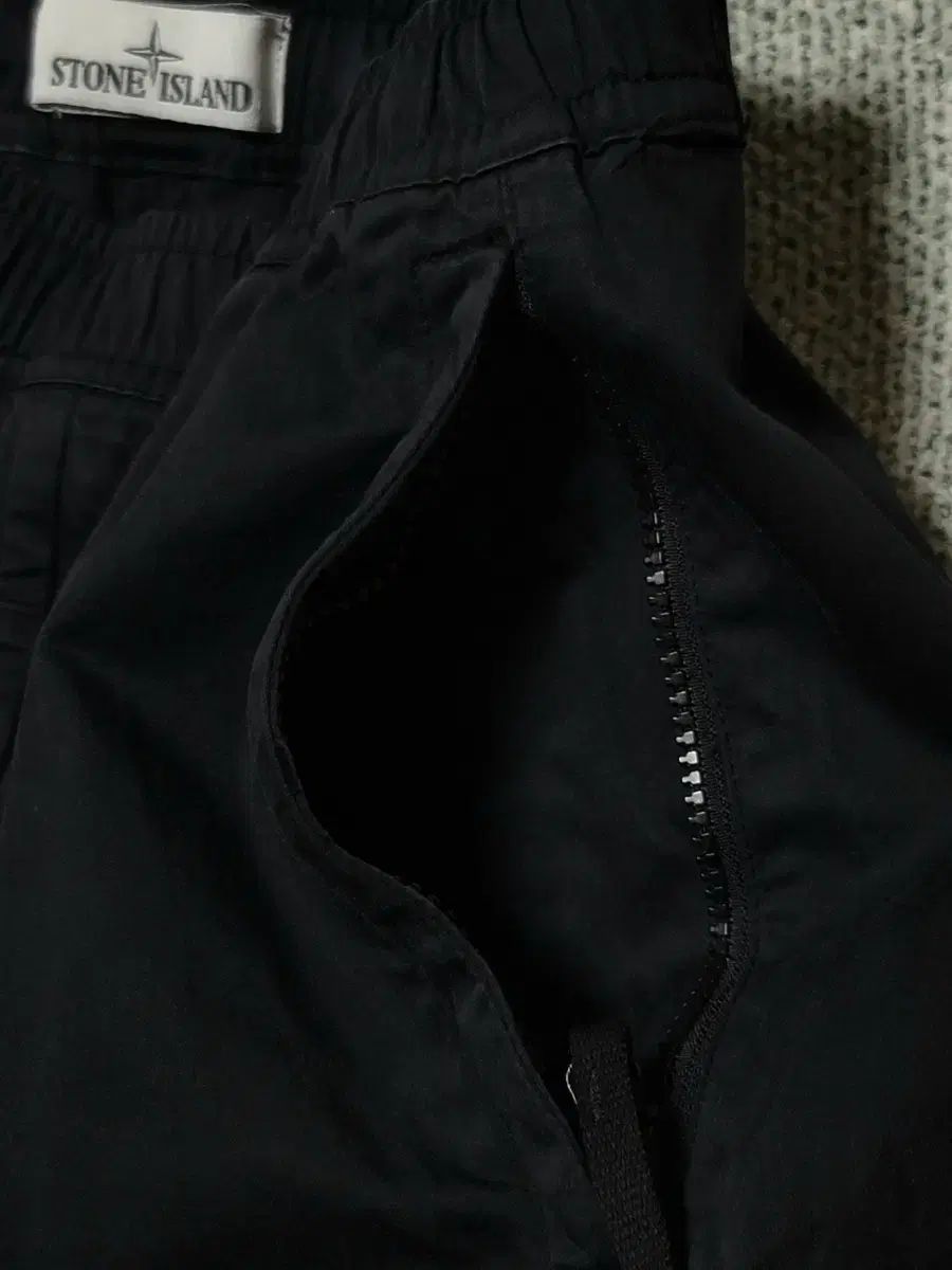  STONE ISLAND ストーンアイランド カーゴ ジョガー パンツ ブラック ジョガーパンツ スウェットパンツ パンツ