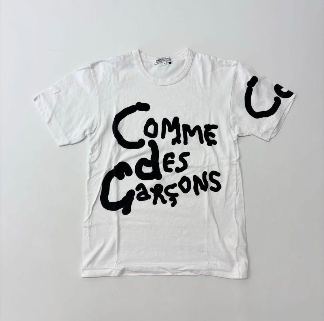COMME des GARCONS コム デ ギャルソン 青山 ALISA YOFFE ロゴ Tシャツ LOGO TEE ホワイト 系 サイズ S 709 0060