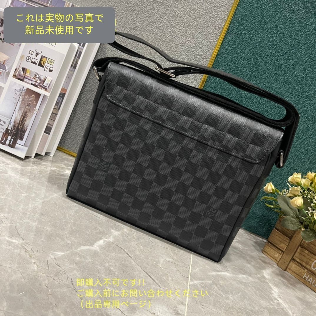VUITTON の斜め掛けバッグ