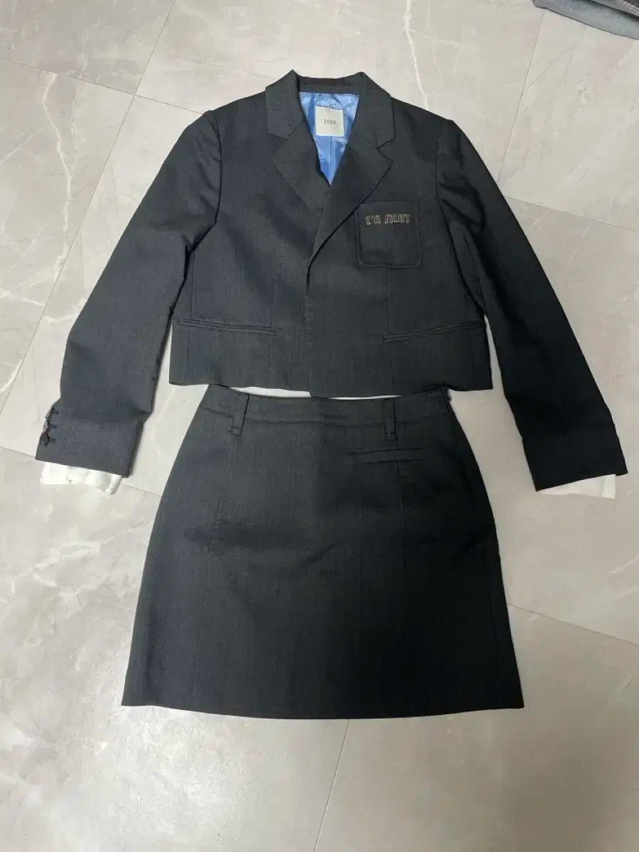 ZOOC ジューク アウトポケット 刺繍 クロップド セットアップ ダークグレー