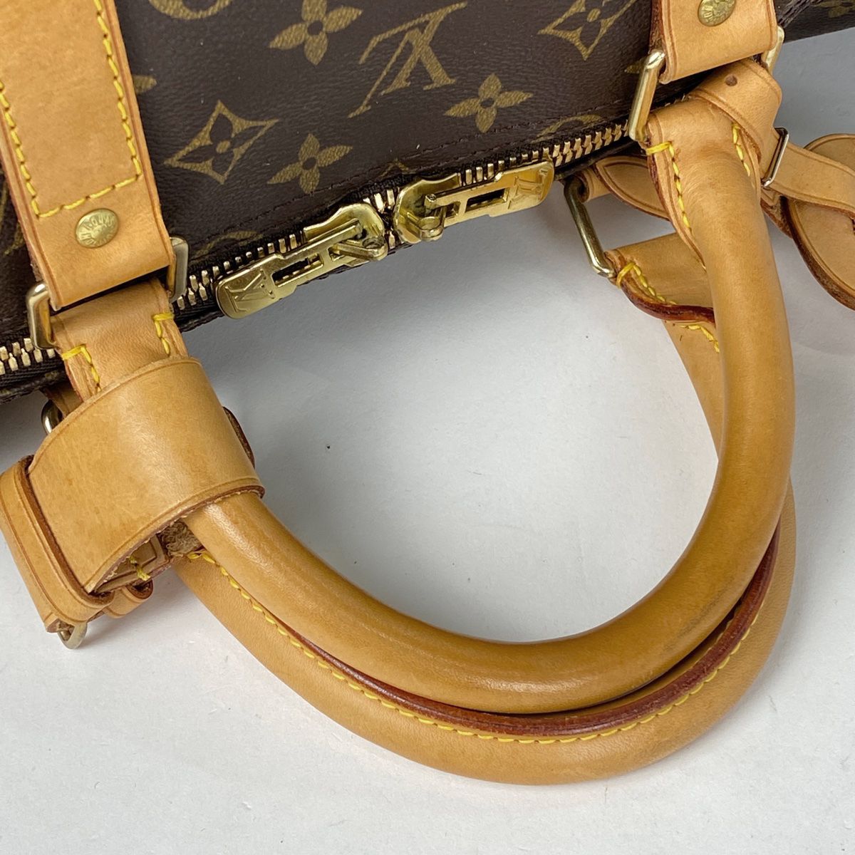 モノグラム ブラウン