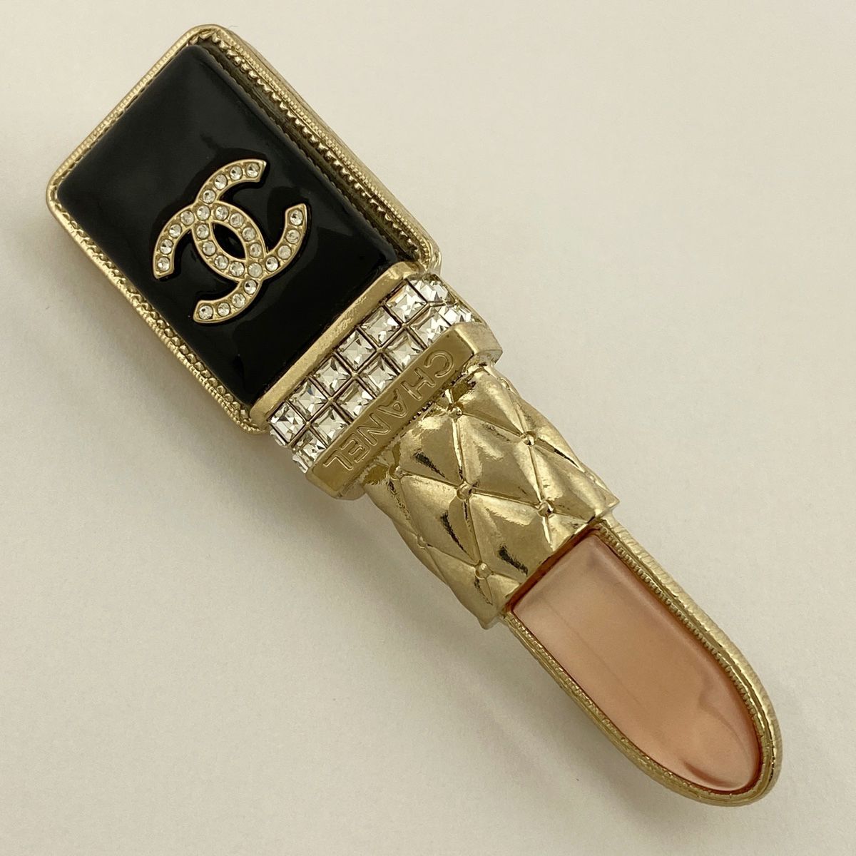 シャネル CHANEL ココマーク ピンブローチ ロゴ ラインストーン 口紅モチーフ ブローチ GP ブラック レディース
