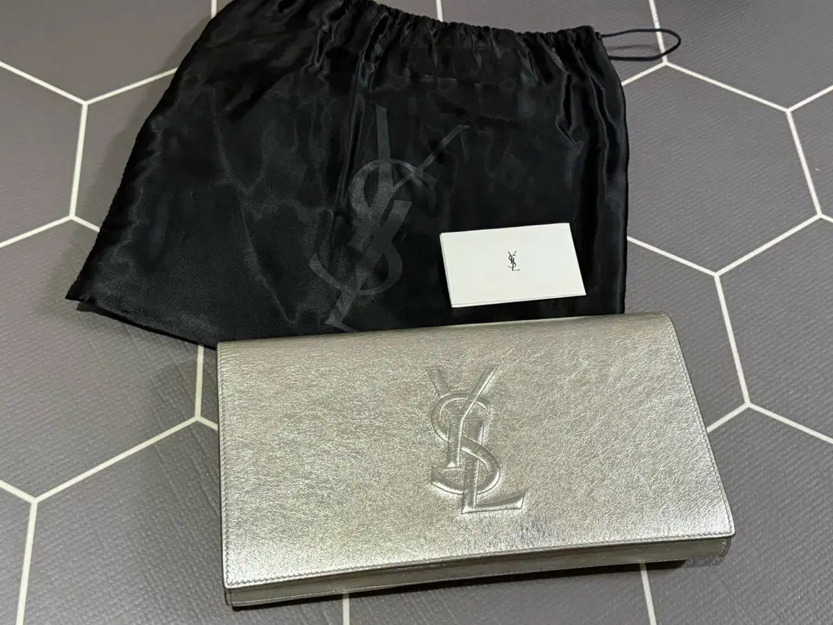 サンローラン ベル ド ジュール クラッチバッグ シルバー