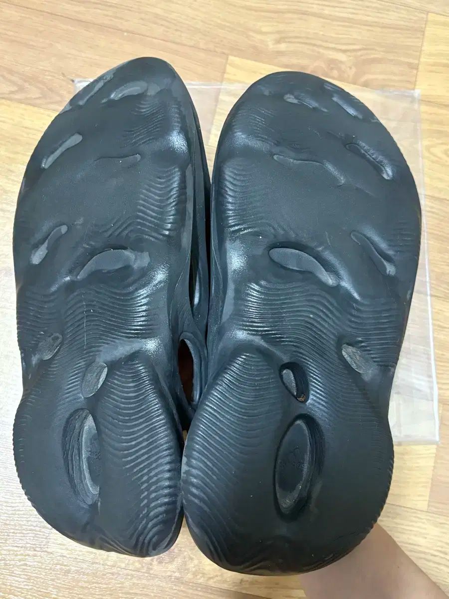  イージー フォームランナー オニキス 285 サンダル サンダル