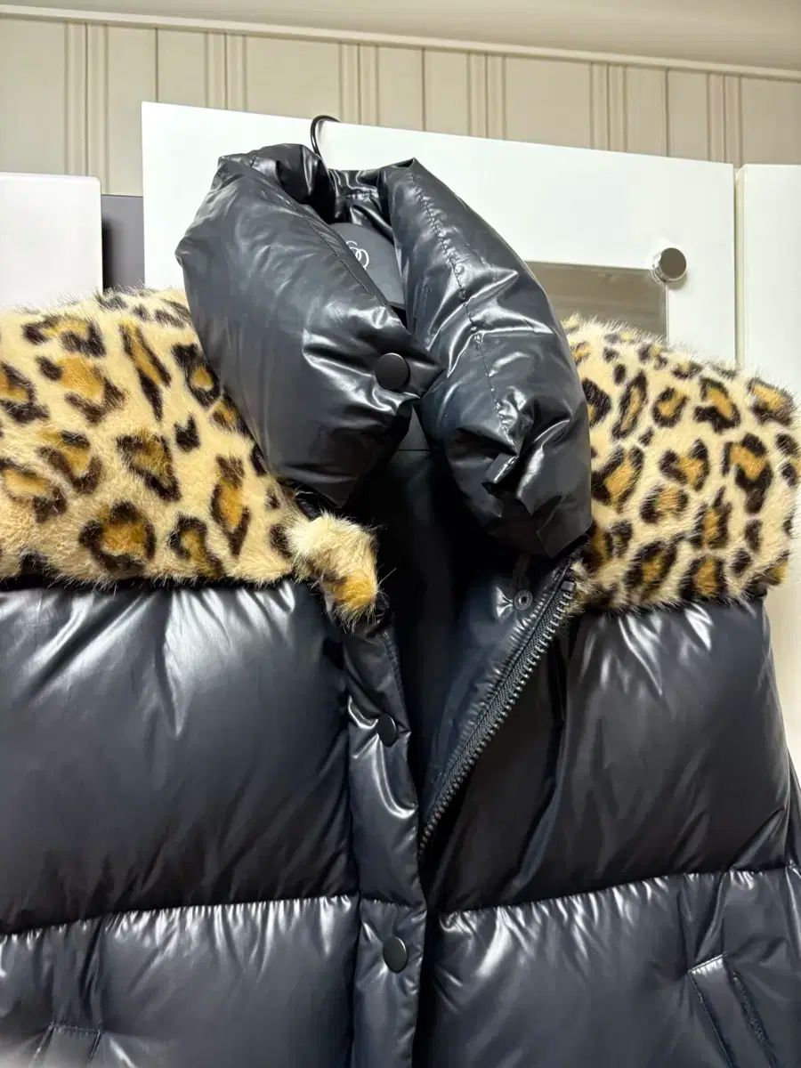 フロッドセルナンバー プロジェクト レオパード ファー ダウン ベスト WWW_USTAUSTRALIA_COM_AU