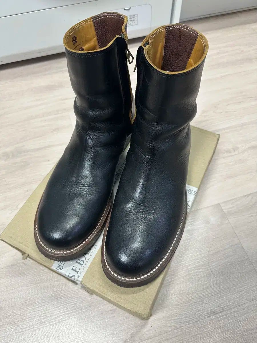 ロールリングダブトリオ アディクトブーツ キャスパー 8 5