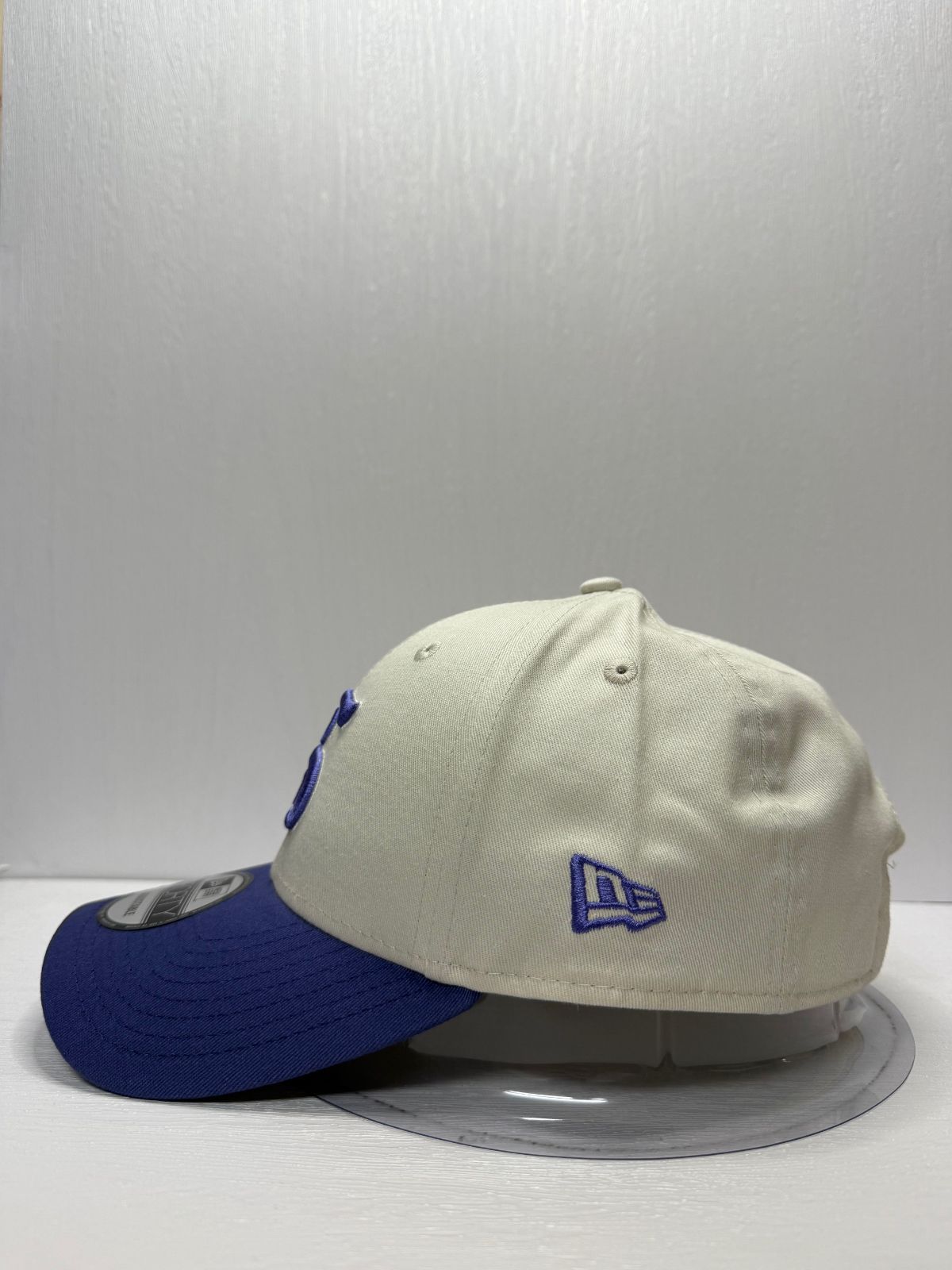 ストラップバックキャップ