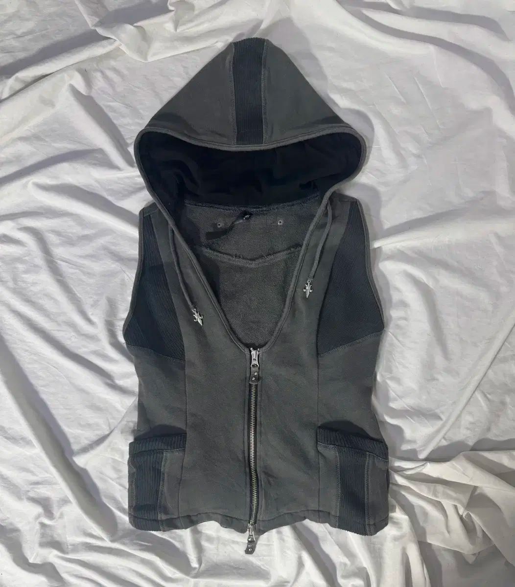 Ozz croce フード ベスト オーズ単