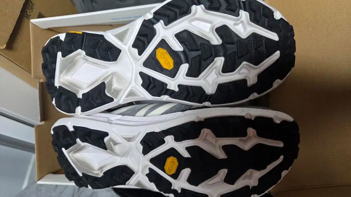 280 ホカ オネオネ 麻 マファテ4 白黒