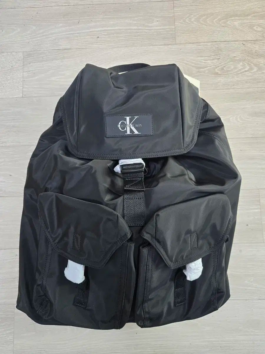 Calvin Klein カルバ ンクライン ツーポケット バックパック