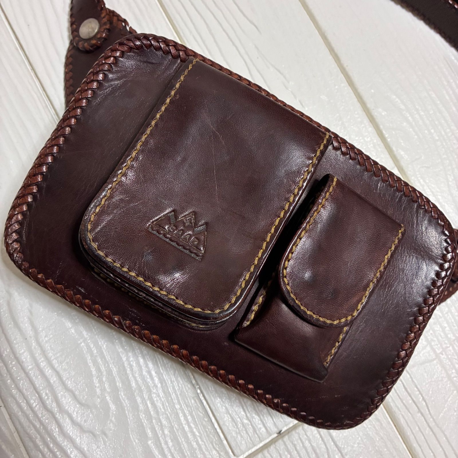 ブラウン ボディバッグ