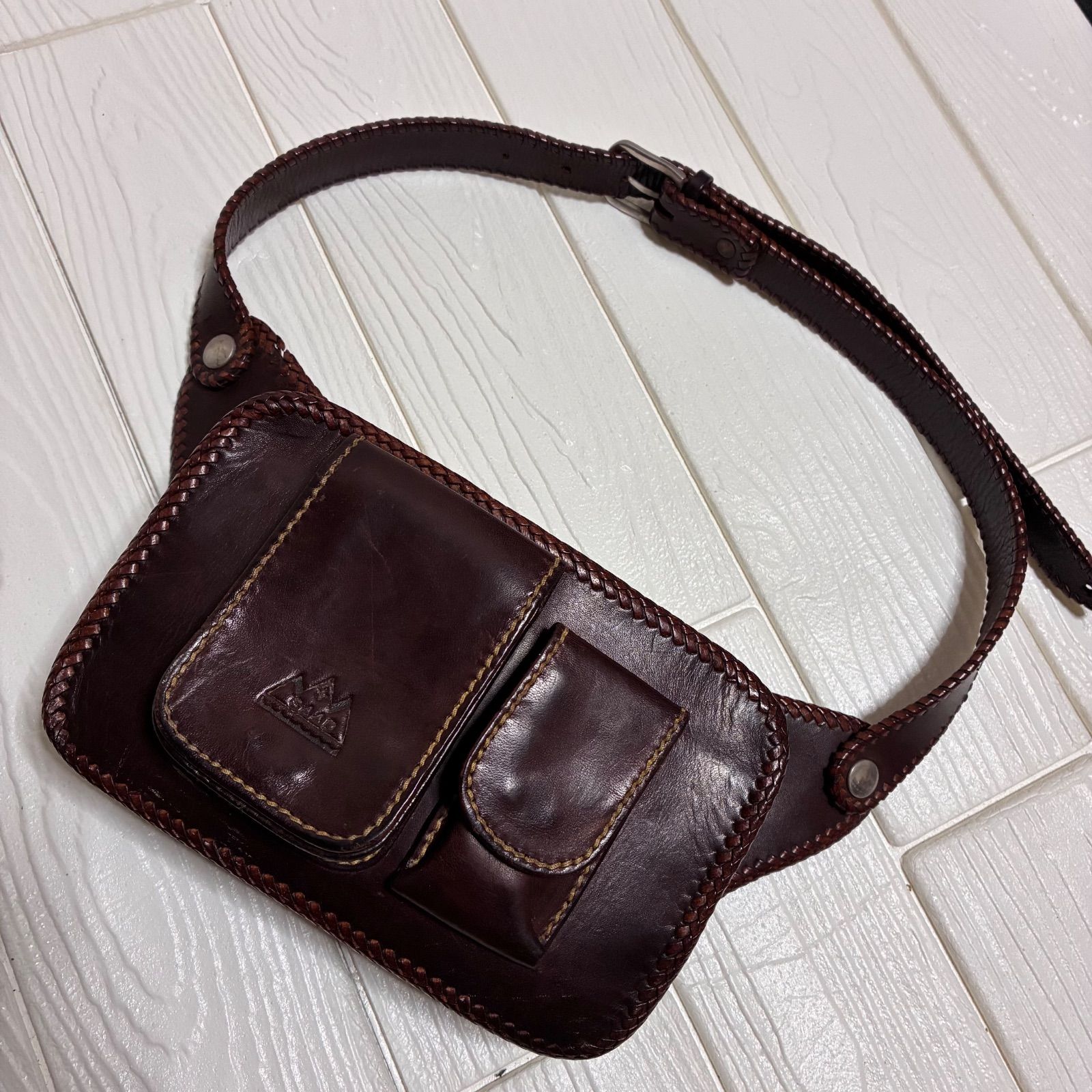 SAADレザー ブラウン ボディバッグ