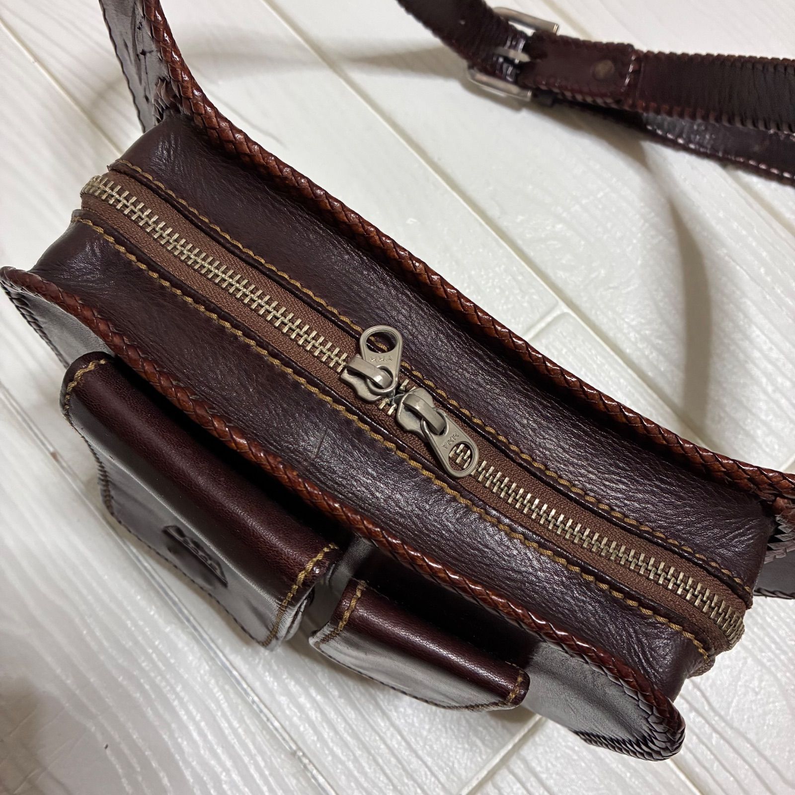 ブラウン ボディバッグ