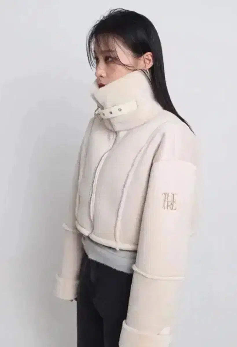 本当にお買い得です！ ture Tシャツ U R IE OF カリナ ムートン アイボリー 限定特価