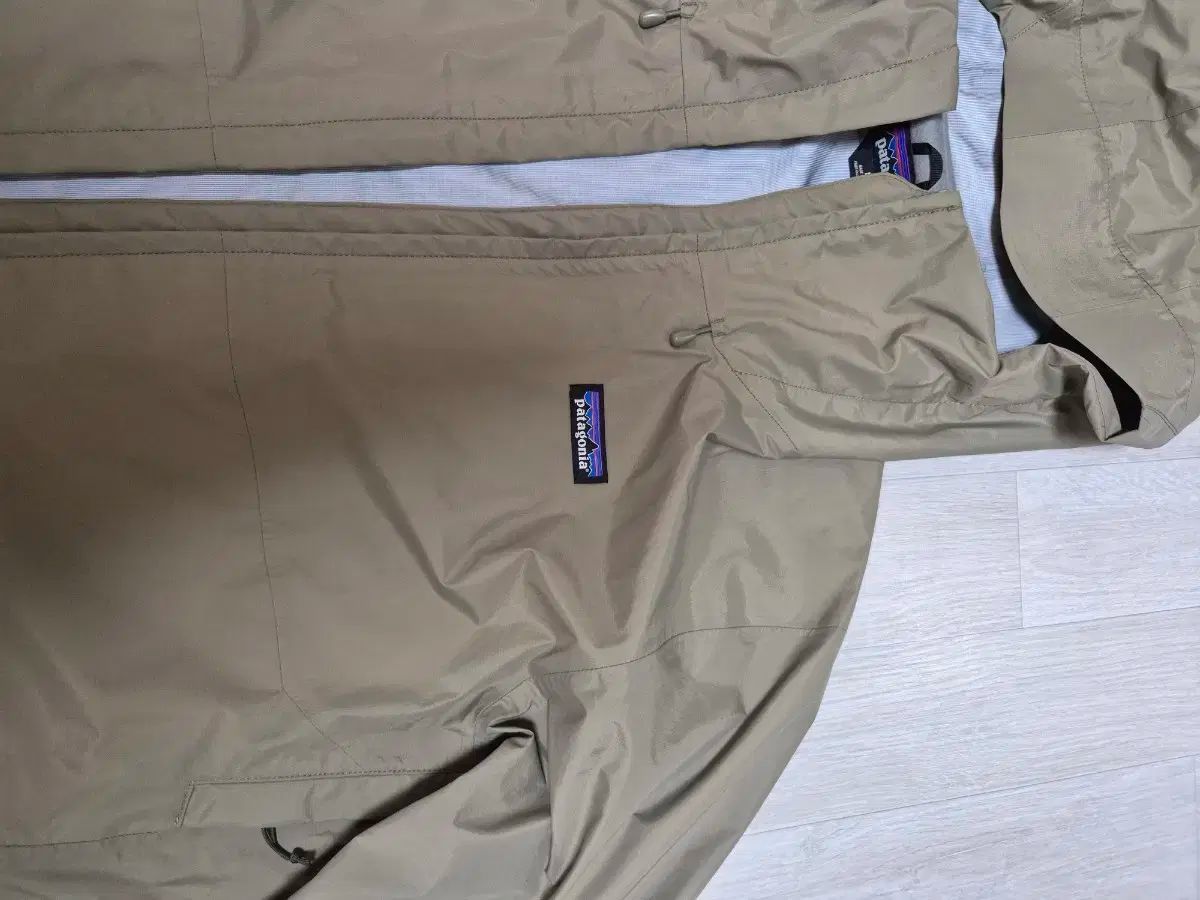 パタゴニア トレントシェル 3 L セージカーキ Lサイズ
