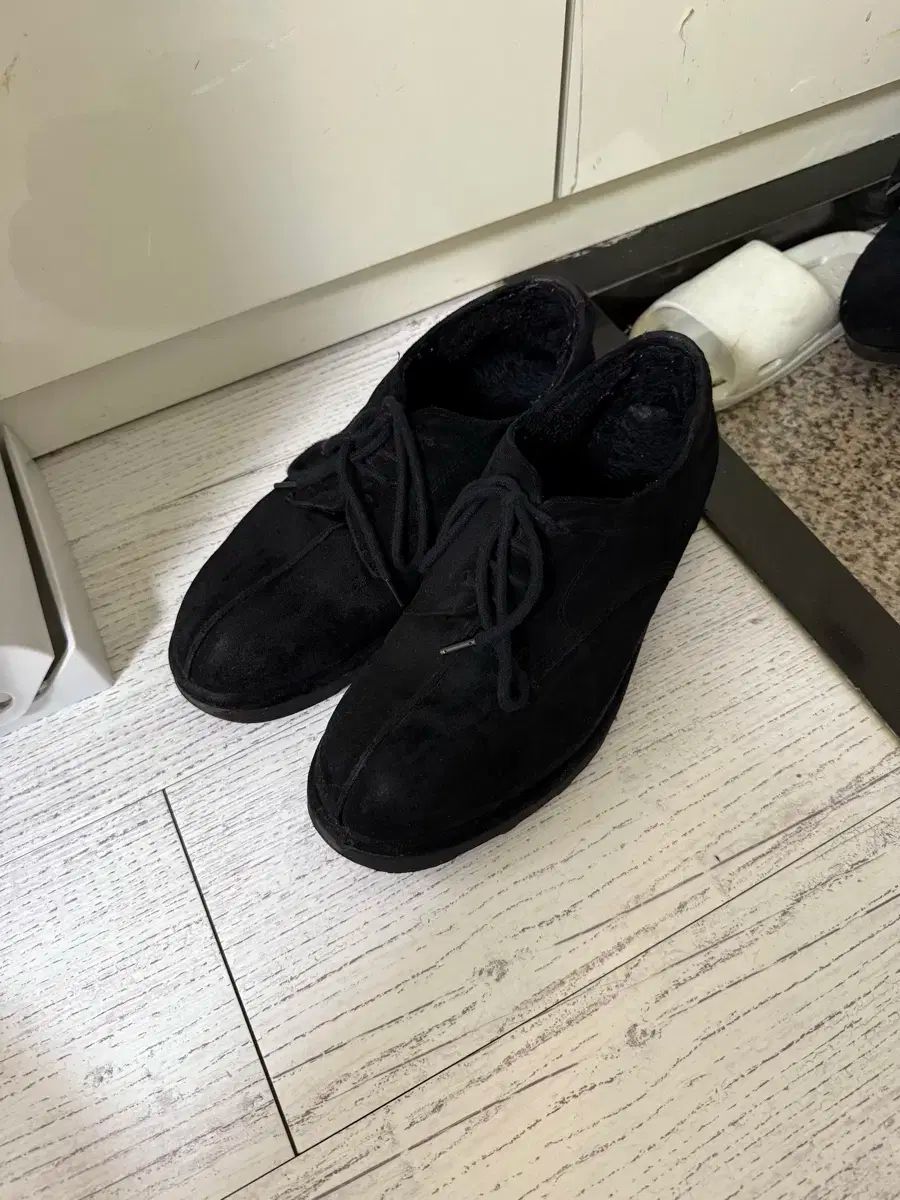 4 POLYTERU センターカット シューズ Shearling ブラック