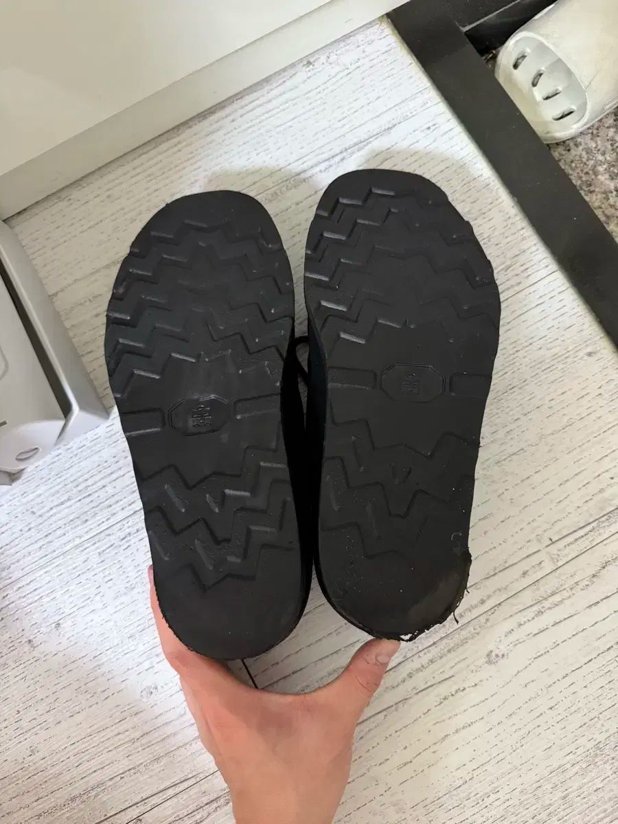 4 POLYTERU センターカット シューズ Shearling ブラック