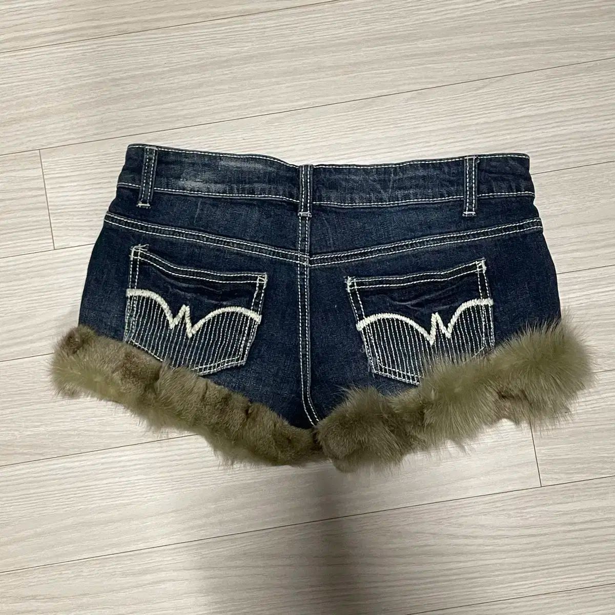 ガール デニム ダメージ ファーパンツ