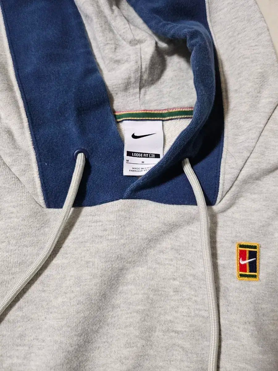 ナイキ コート テニス フード付きTシャツ