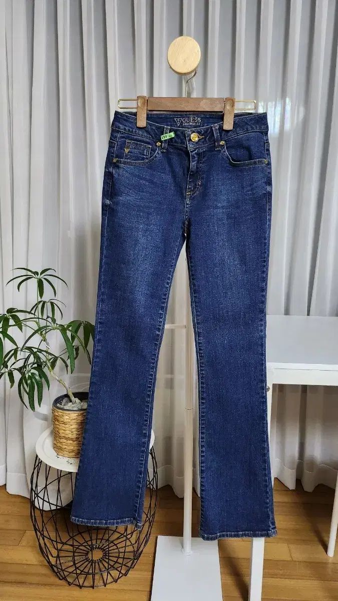 GUESS ゲス レディースデニムパンツ サイズ26