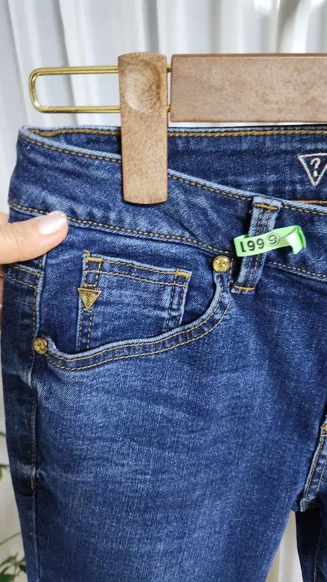 GUESS ゲス レディースデニムパンツ サイズ26