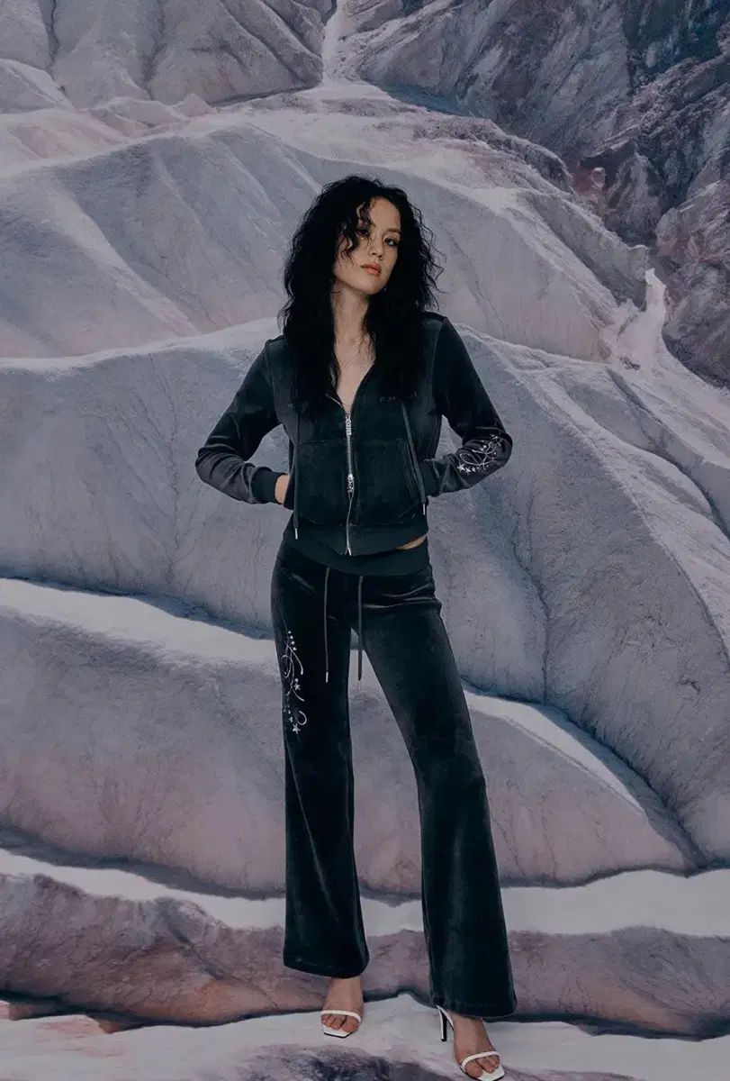 S EXPIRED GIRL エクスパイアードガール ツアーベルベット WHO ジップアップ トラック パンツ セット チャコール