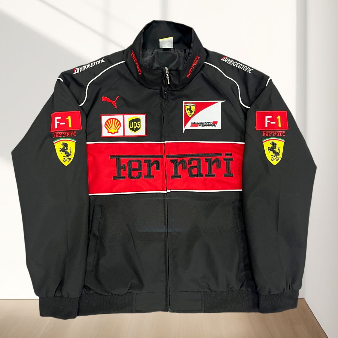 Ferrari F1チームジャケット 黒/赤 レーシングジャケット 中綿ブルゾン Ferrariフェラーリ F1 レーシングジャケット 中綿ブルゾンXL 赤 黒