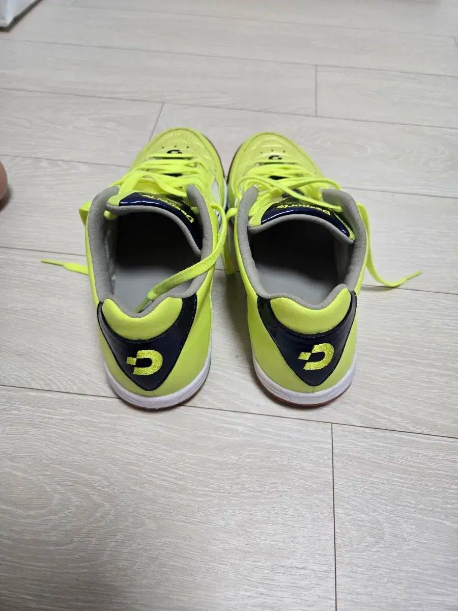 インドア サッカーシューズ