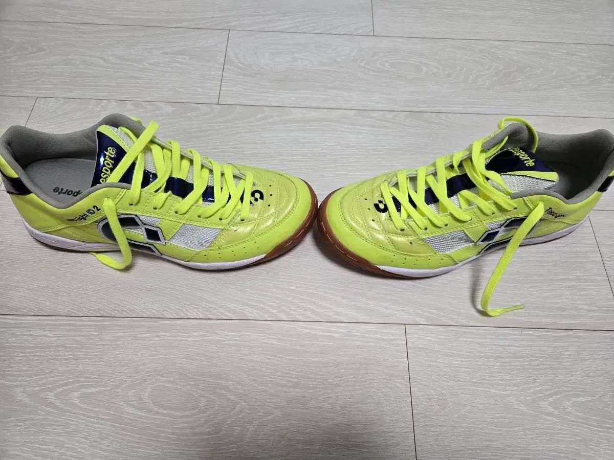 インドア サッカーシューズ