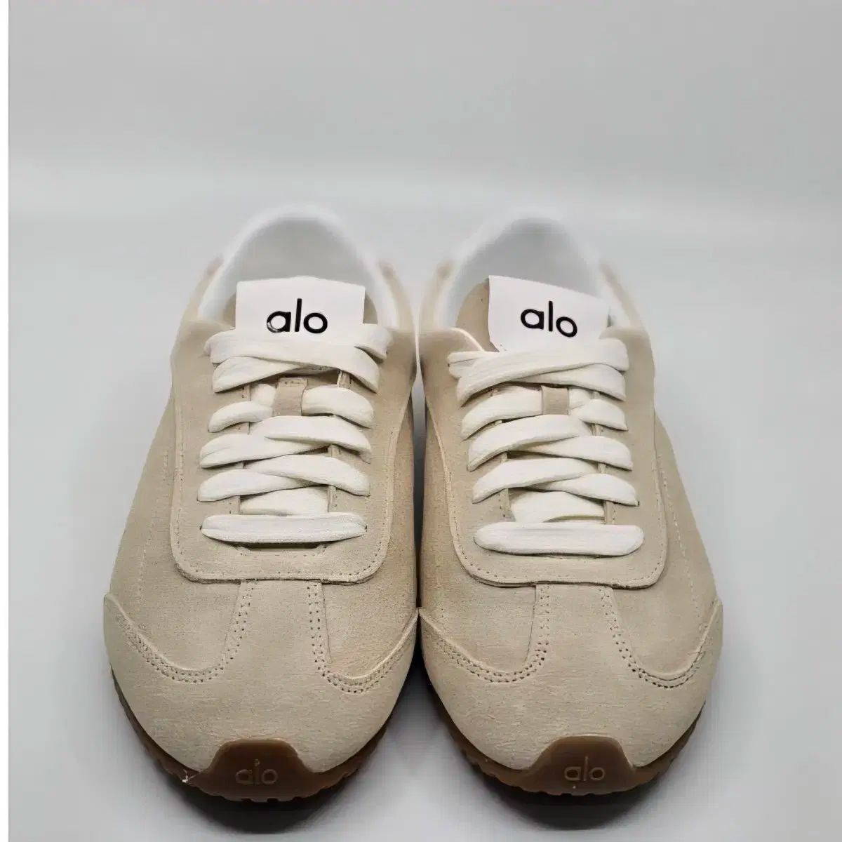 alo アロ スウェード スニーカー クリーム色