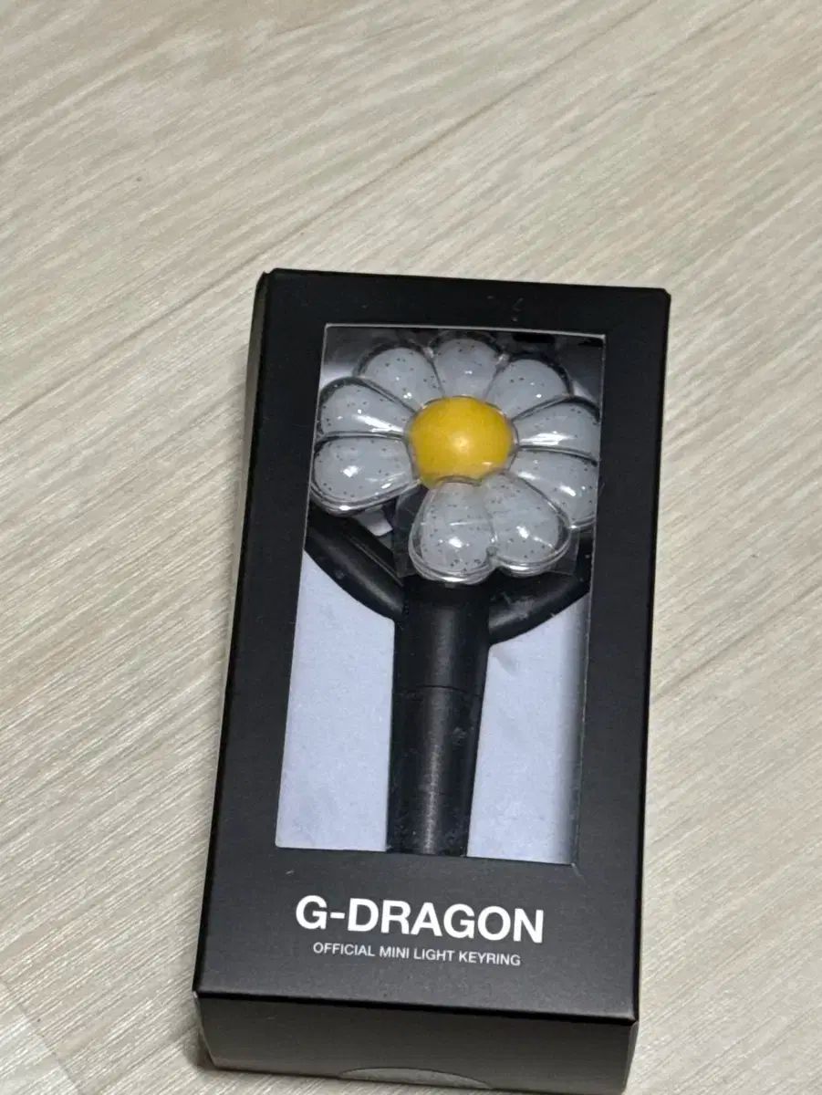 G-DRAGON（ジードラゴン）公式 ミニ ライト キーホルダー ブラック G